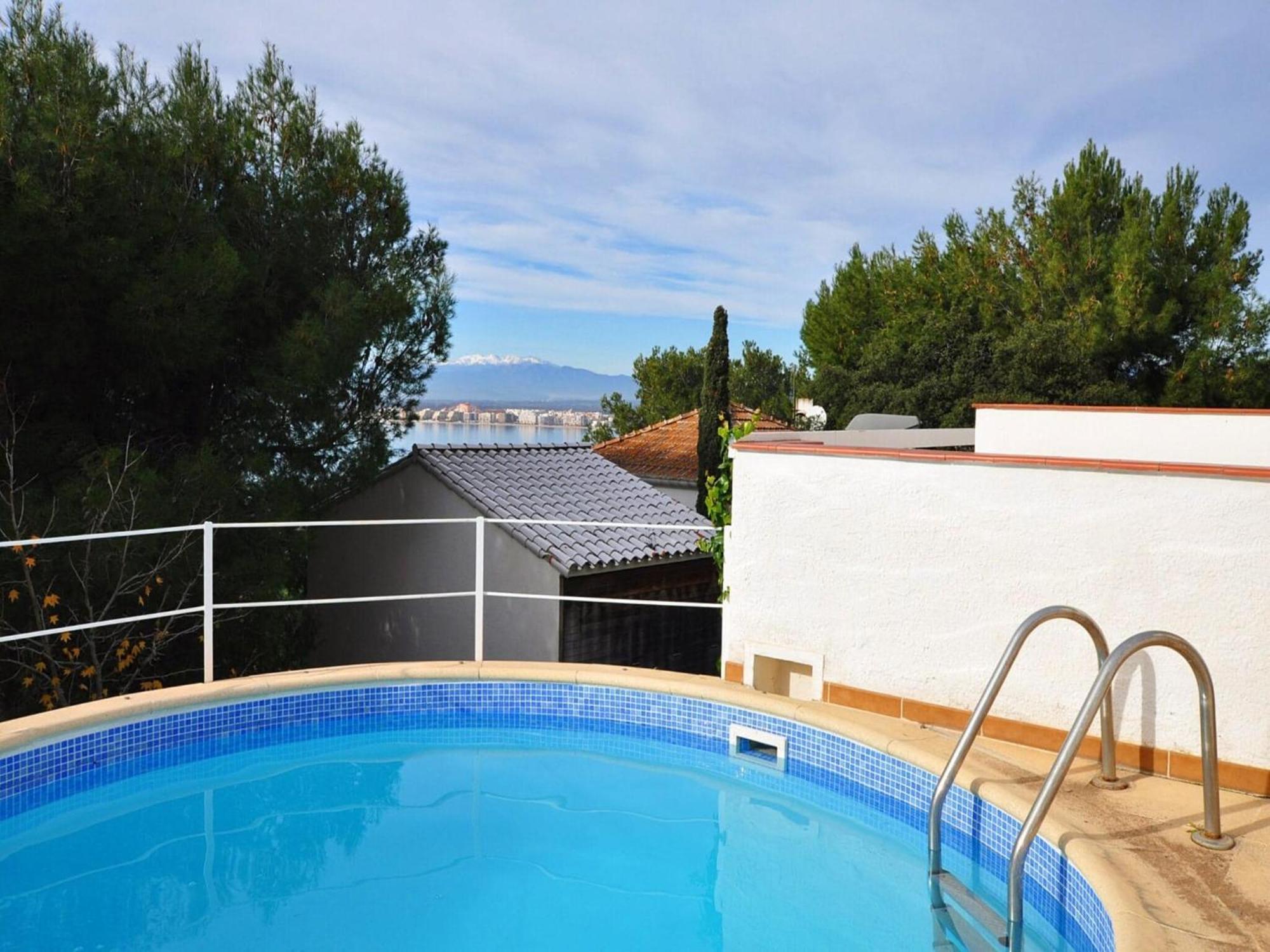 Apartment In Costa Brava With Sea View